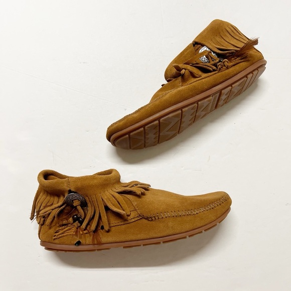 Minnetonka Womens Brown Suede Leather Feather Concho Beaded Low Boot Size 10 - Picture 9 of 10